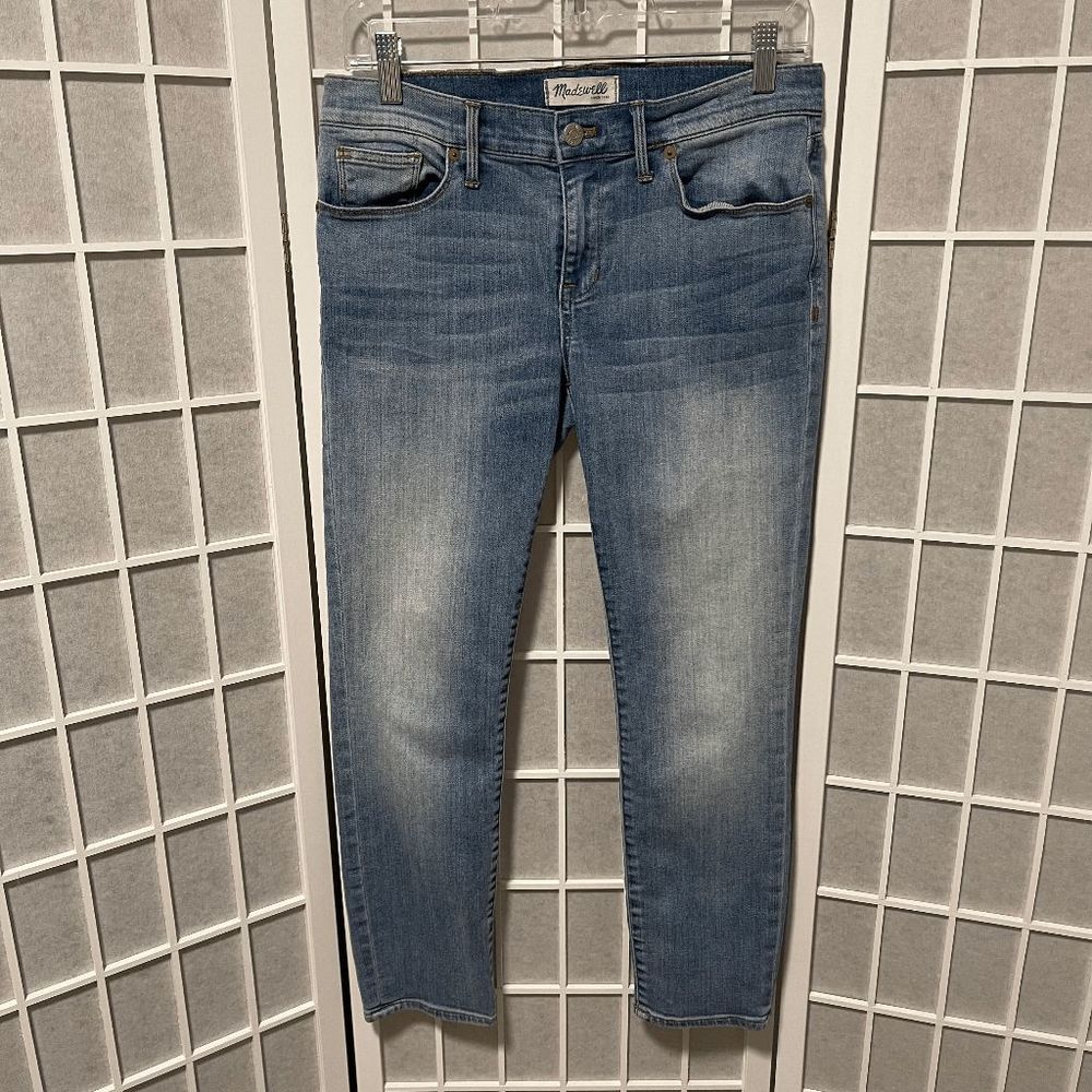 Madewell relaxed fit mid-rise crop jeans, Size 28 (6), Light Wash.